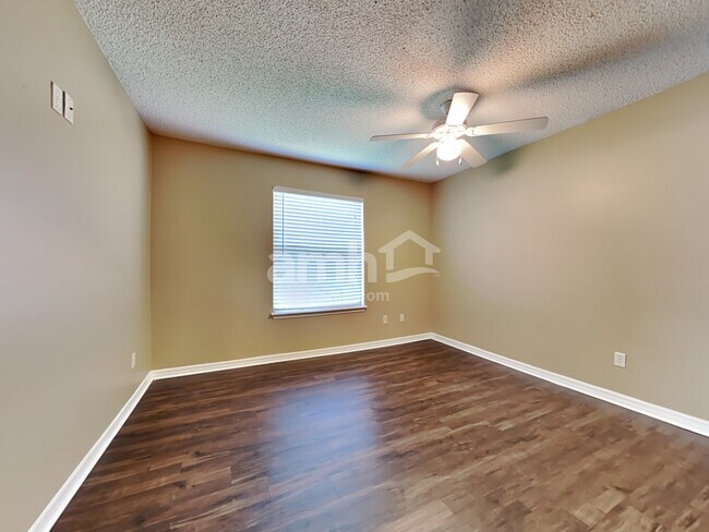 Building Photo - 2143 Featherwood Dr W