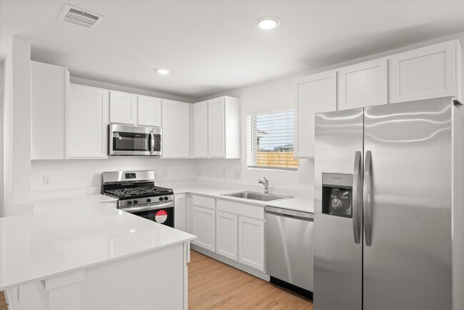 Building Photo - 1522 Windrose Bnd