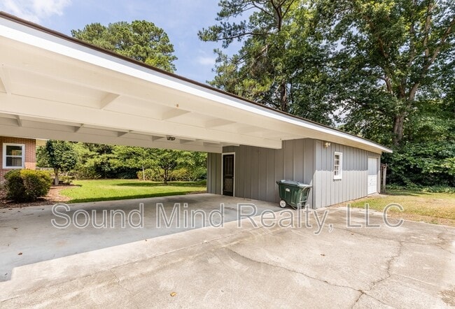 Building Photo - 3504 Hawthorne Rd