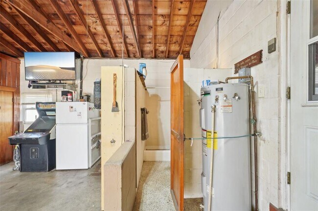 Building Photo - 1369 Whitacre Dr