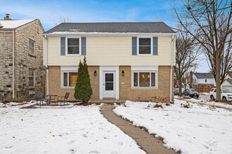 Building Photo - 5873 N Santa Monica Blvd