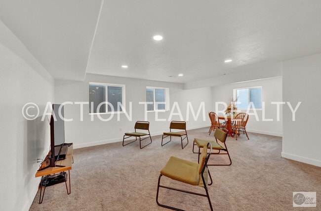 Building Photo - Single Family Home in Bluffdale!