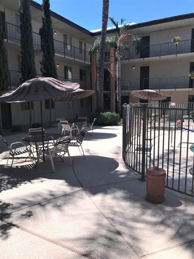Building Photo - **FABULOUS- 1br/1ba CONDO (CAMELBACK & ARCADIA)