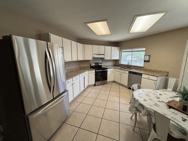 Building Photo - 5850 Spring Pebble