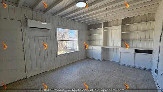 Building Photo - Simple, Functional & Pet-Friendly