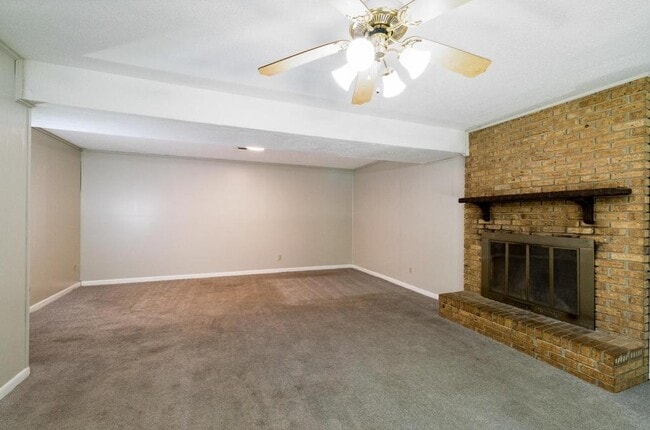 Building Photo - 220 Rolling Ridge Dr