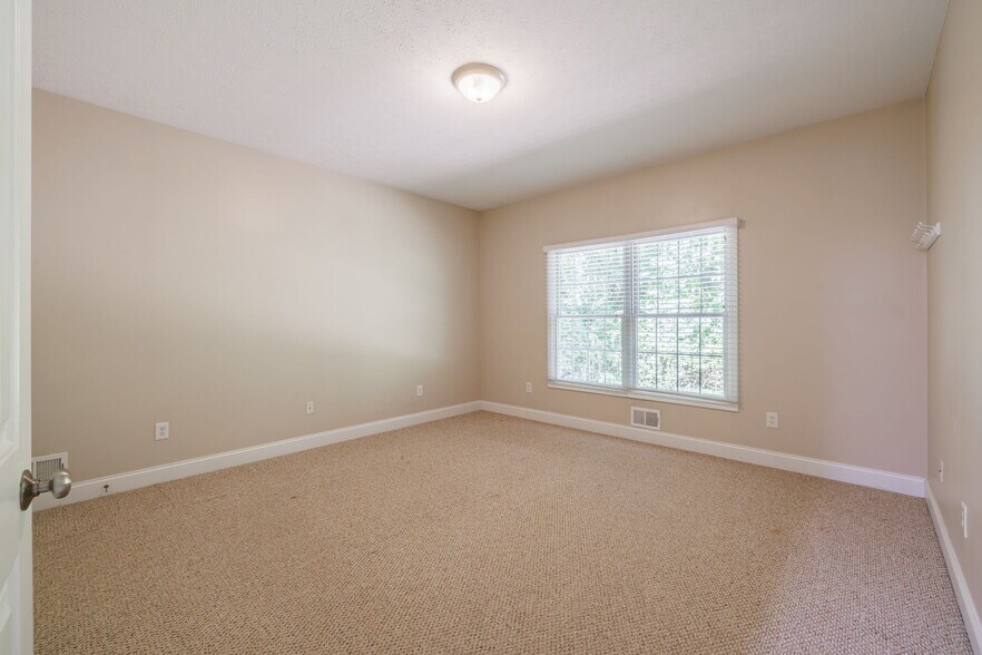 Building Photo - 148 Fenton Rd