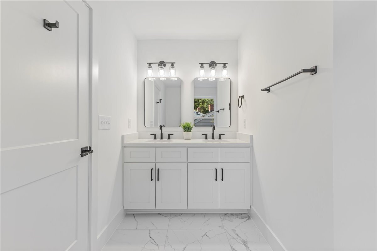 Building Photo - 803 Dupree St