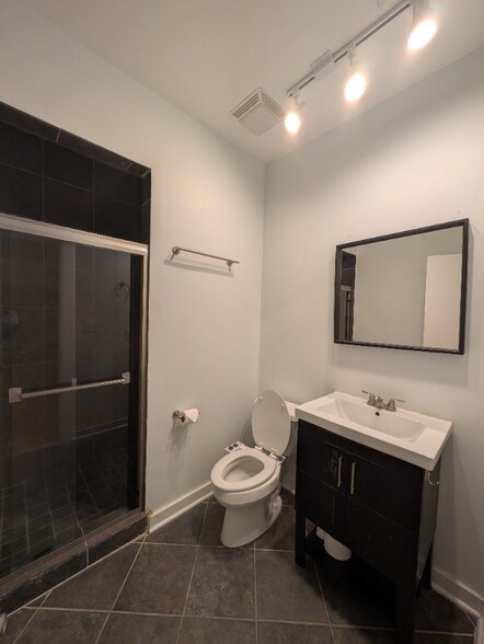 Building Photo - 174 Chester Ave SE