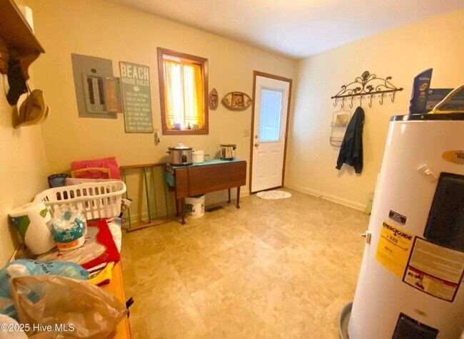 Building Photo - ***MOVE-IN SPECIAL*** $500 OFF OF YOUR FIRST MONTH'S RENT AND APPLICATION FEES WAIVED UPON APPROV...