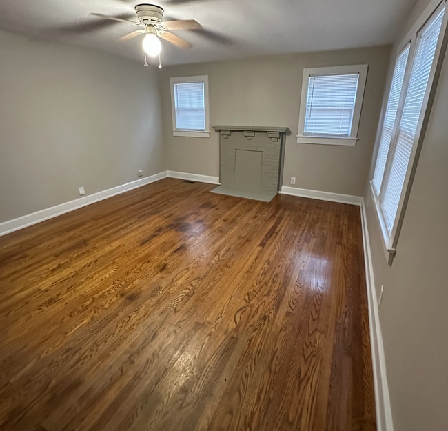 Building Photo - 2 Bedroom/1 Bathroom Cottage - Florence,  AL