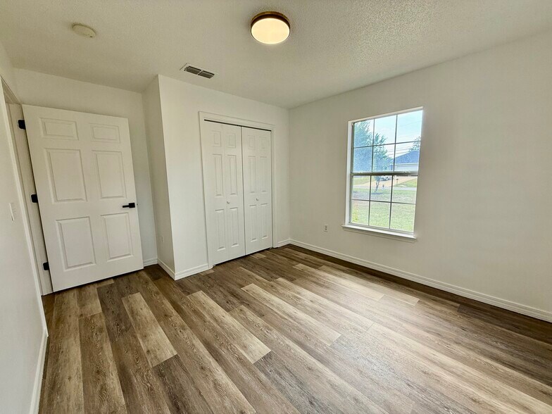 Building Photo - 3042 Tiffany Ln