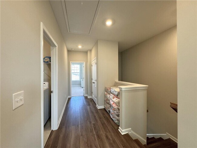 Building Photo - 3311 Park Pointe Cir