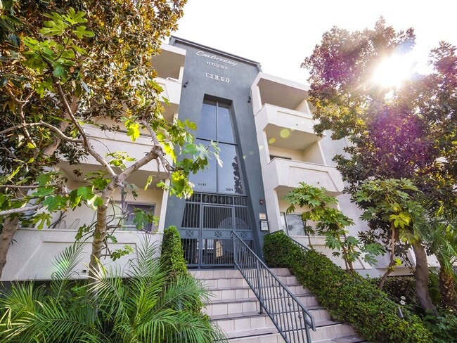 Building Photo - Stunning Upgraded 1 Bed/1 Bath with a Spacious Floorplan & Balcony!