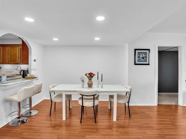 Building Photo - 3675 N Country Club Dr