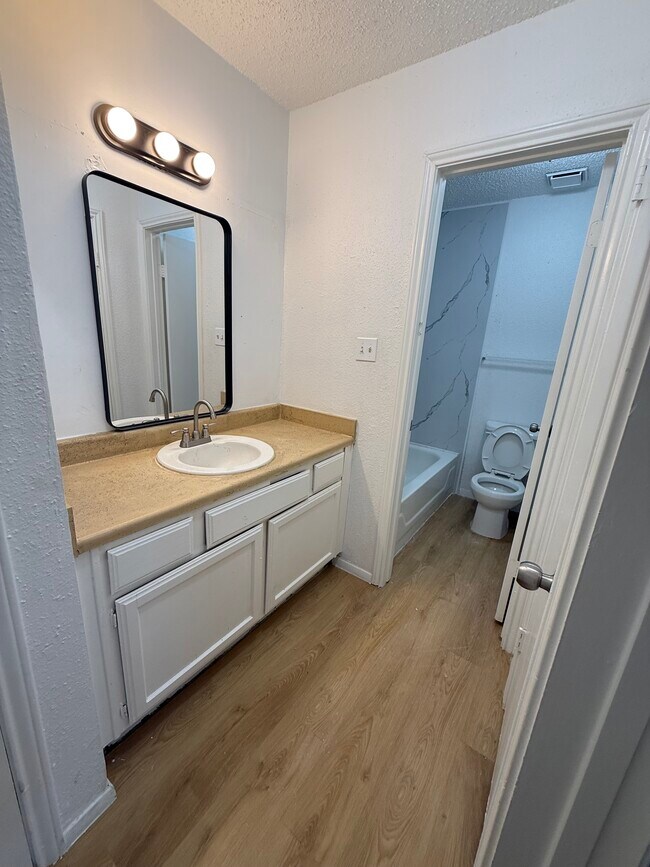 Building Photo - 812 Jefferson Ave