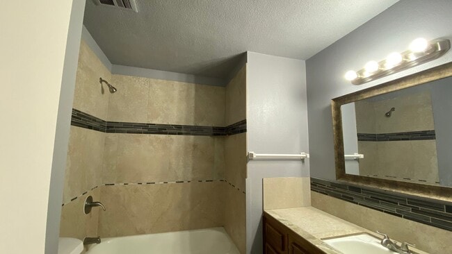 Building Photo - 11910 Hunkler Dr