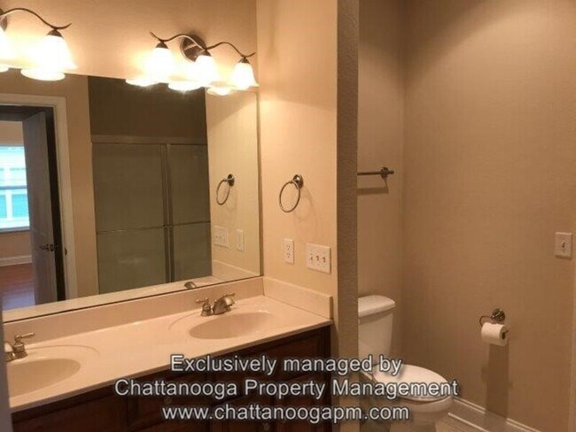 Building Photo - 525 Callaway Ct