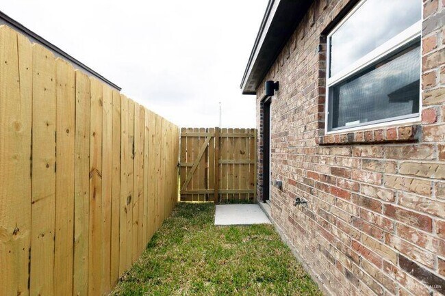 Building Photo - 3609 Valeria St