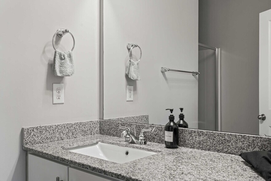 Building Photo - 12830 Delvin Castle Ct