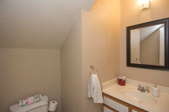 Building Photo - 16933 Scenic Knoll