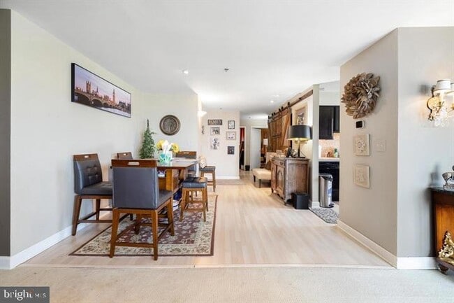 Building Photo - 5213 Le Parc Dr