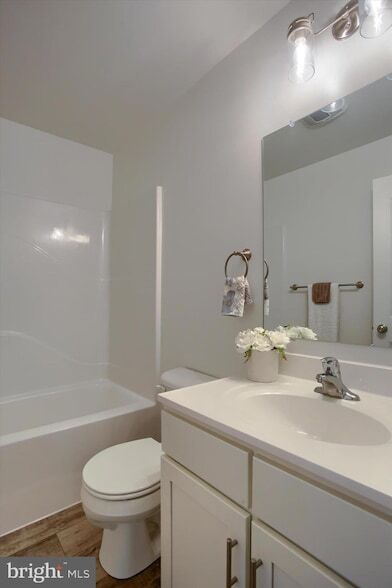 Building Photo - 30 Parkview Dr