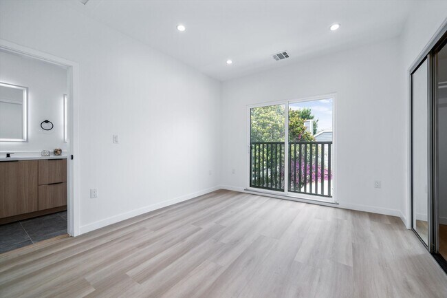 Building Photo - 1840 Stoner Ave