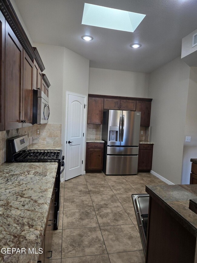 Building Photo - 6617 Cabana Del Sol Dr