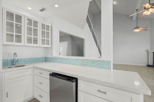 Building Photo - Waterfront Living at Its Best – For Rent on Tiki Island