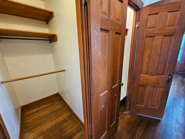 Building Photo - Ready for immediate move in! 2bed 1 bath a...