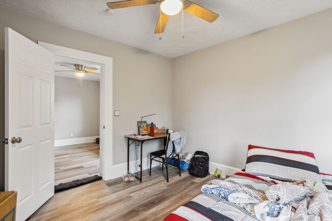 Building Photo - 10908 Churchill Ave