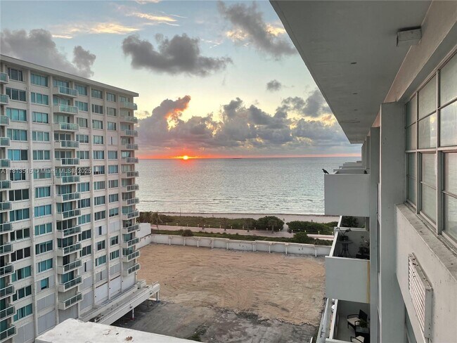 Building Photo - 5313 Collins Ave