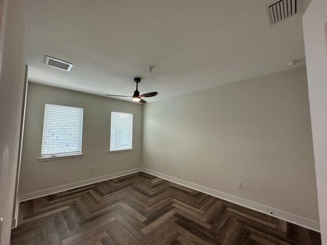 Building Photo - 142-837 Calla Terrace N