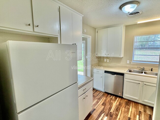 Building Photo - 523 Placid Dr