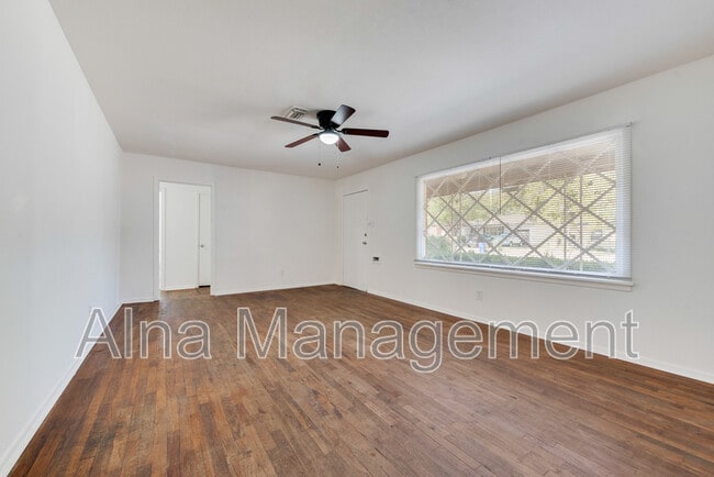 Building Photo - 867 Odie Dr