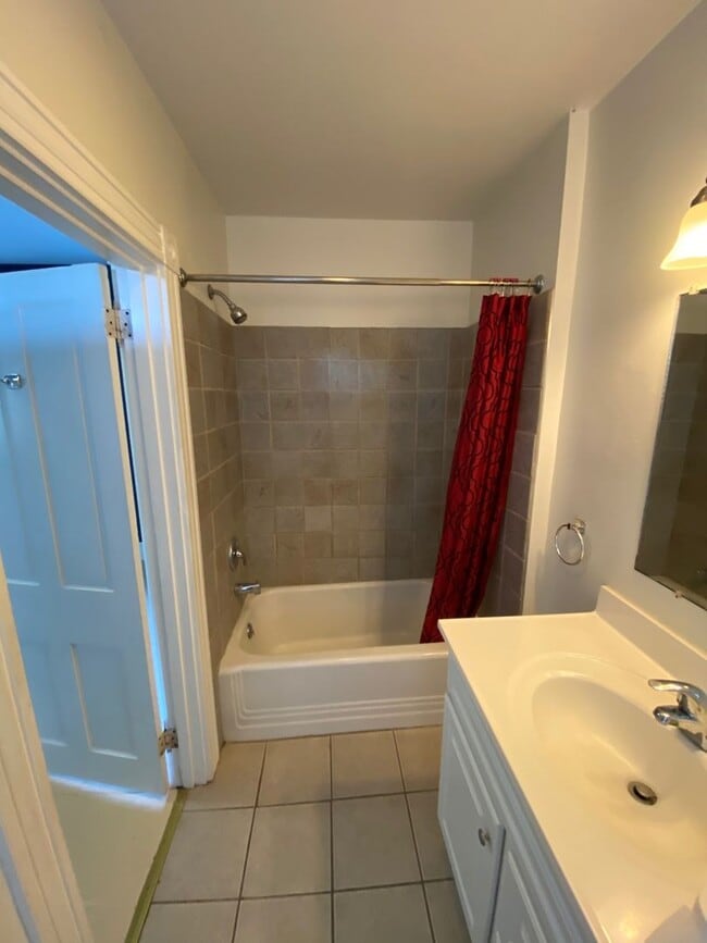 Building Photo - Large Victorian House in Lancaster City wi...