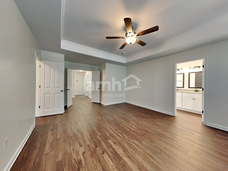 Building Photo - 625 Summer Hill Way