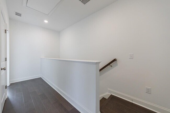 Building Photo - 510 Healy Dr