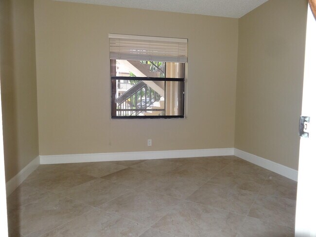 Building Photo - 7091 Golf Colony Ct