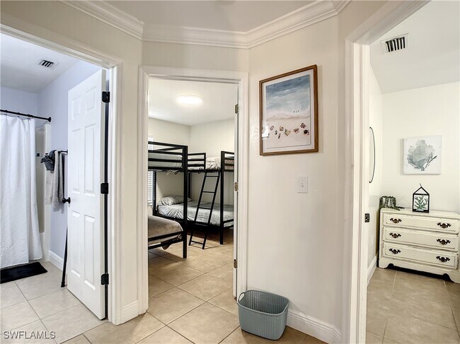 Building Photo - 207 SE 22nd St