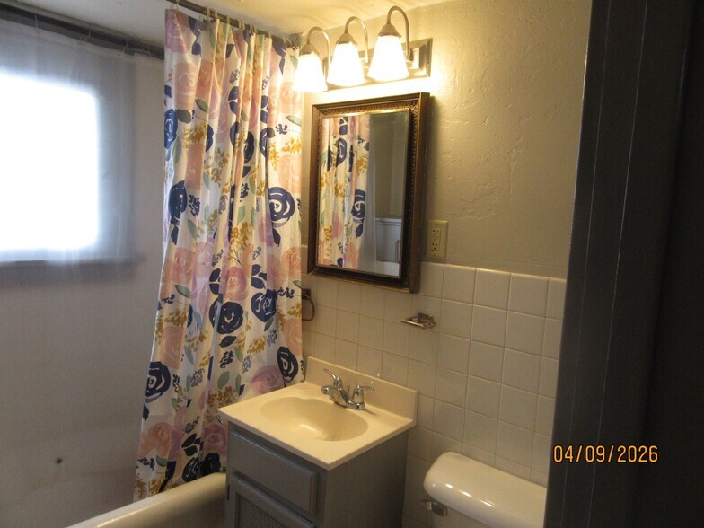 Building Photo - 335 6th Ave