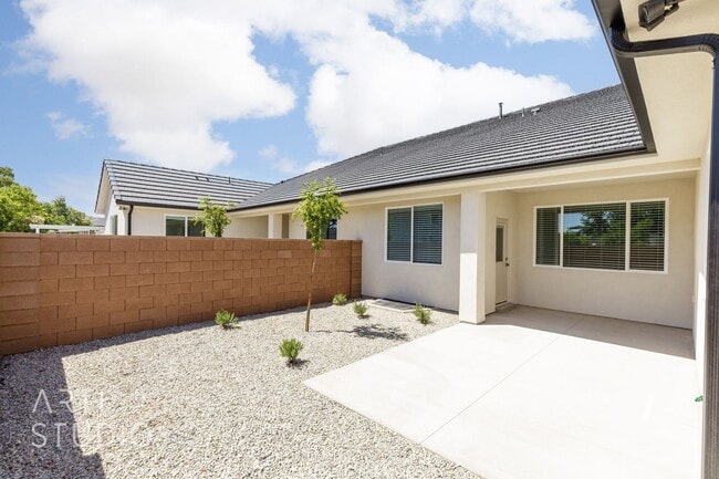 Building Photo - Brand New 3 Bed / 2 Bath Duplex – Modern L...