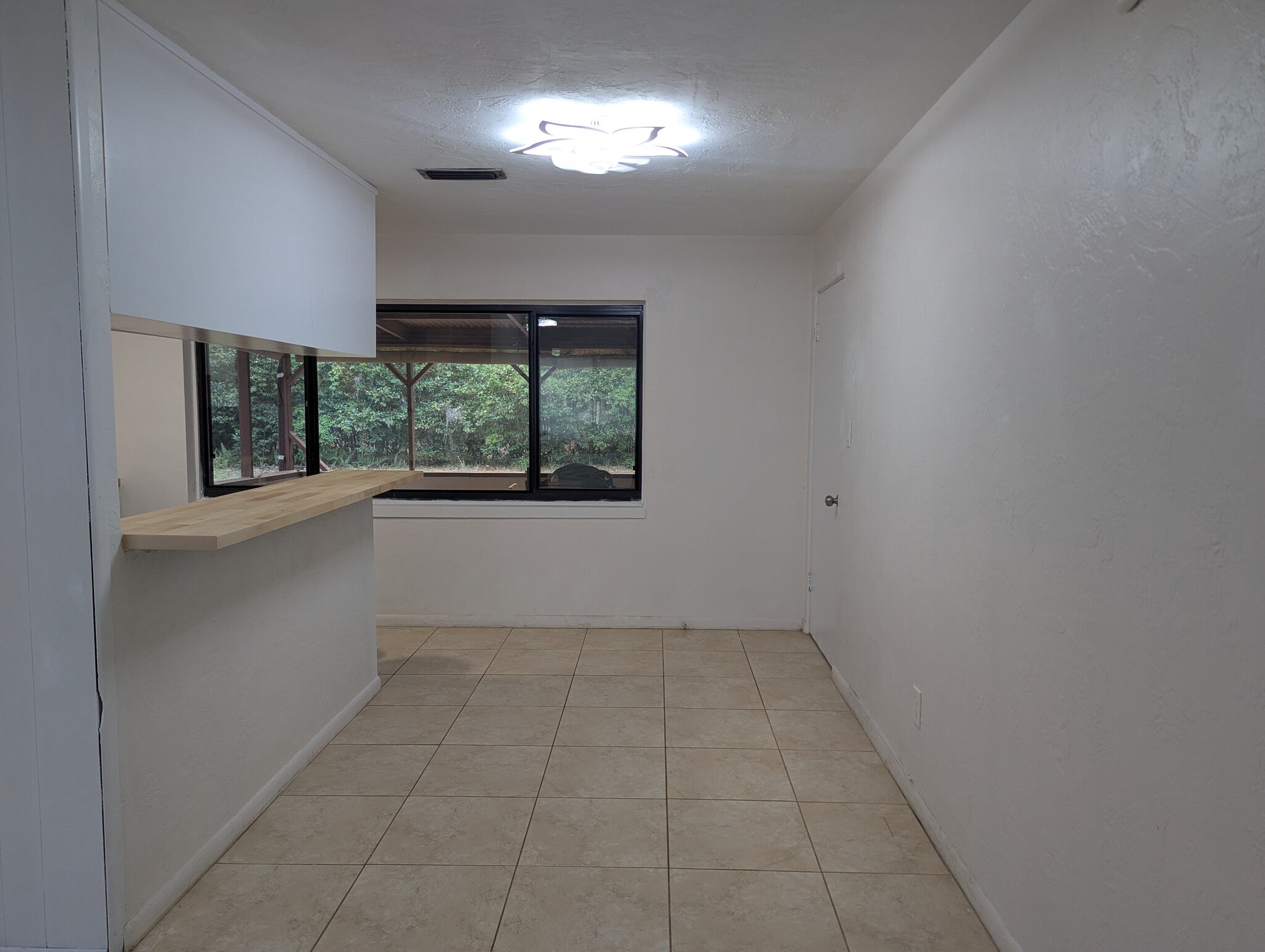 Building Photo - 2002 NE 15th Ter