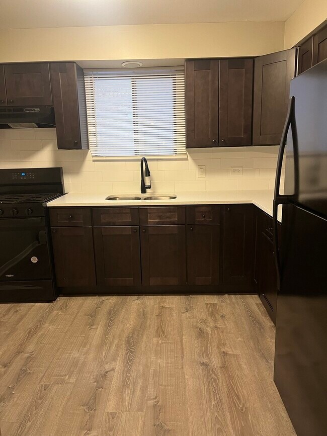 Building Photo - 6131 Marshall Ave