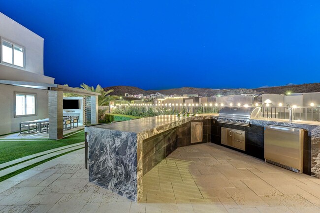 Building Photo - LUXURY 5 BED 4.5 BATH IN THE CANYONS 89052