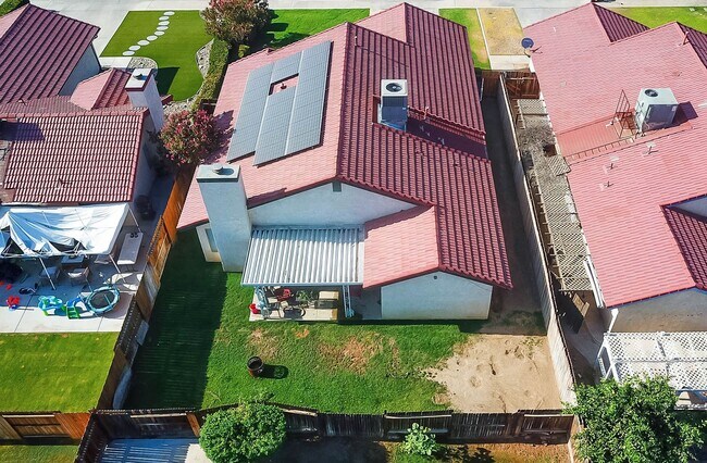 Building Photo - 3 Bedrooms with an office in Southwest Bakersfield!!