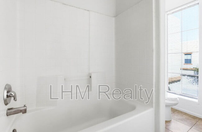 Building Photo - 15818 N 25th St