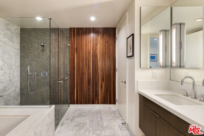 Building Photo - 1705 Ocean Ave