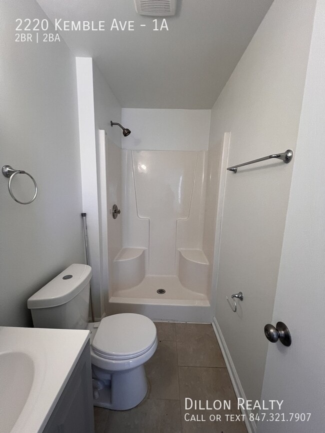 Building Photo - 2220 Kemble Ave